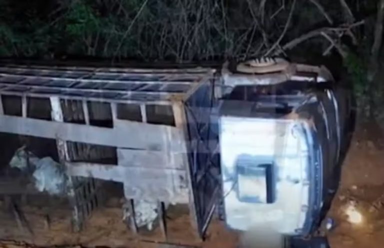 Acidente de caminhão em Riachão do Jacuípe