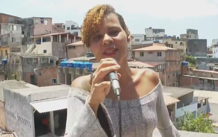 Cantora da laje com Ivete