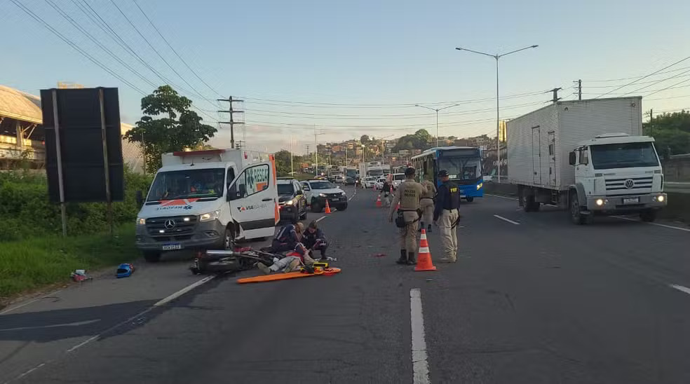 Pai e filho sofrem acidente com viatura da PM em Salvador 2 Acidente viatura PM