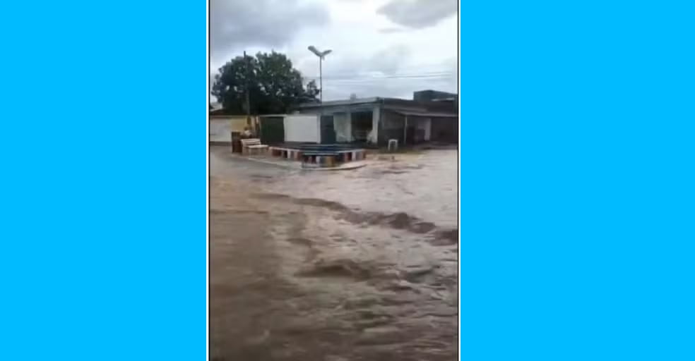 Temporal deixa desalojados, causa alagamentos e derruba árvores em Salvador e no interior da Bahia 4 Uauá