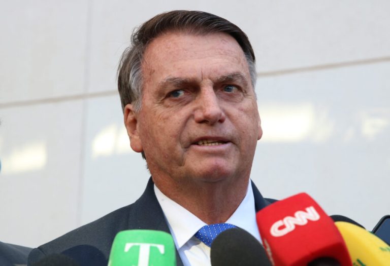 Bolsonaro adota estratégia populista à moda Collor em defesa contra STF