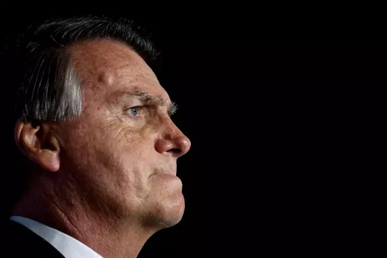 Passaporte de Bolsonaro confiscado pela PF em operação contra tentativa de golpe
