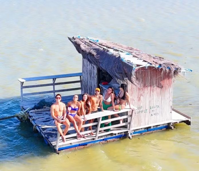 Alinne Rosa e Caio Castro em Morro de São Paulo