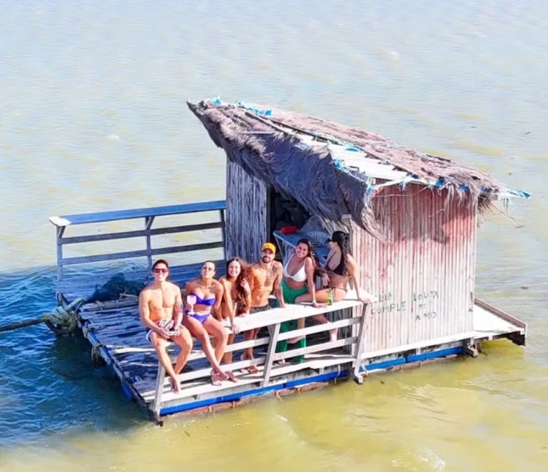 Alinne Rosa e Caio Castro em Morro de São Paulo