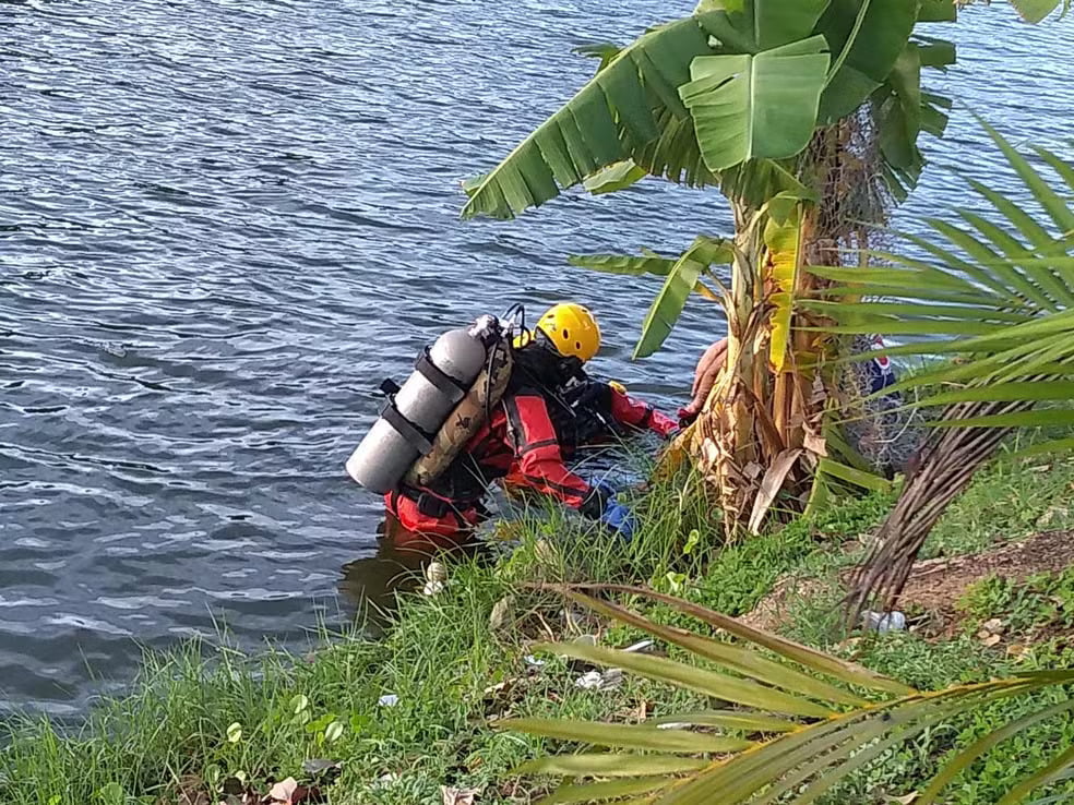 Corpo de homem encontrado no Dique do Tororó levanta suspeitas de afogamento 1 Corpo de Bombeiros
