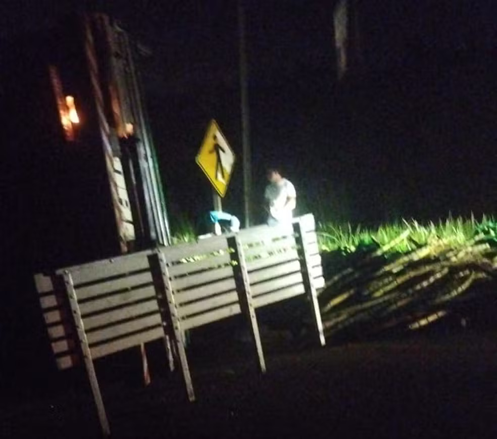 Santo Antônio de Jesus: Acidente fatal na BR-101 envolvendo seis veículos 1 Santo Antônio de Jesus,acidente fatal,br-101