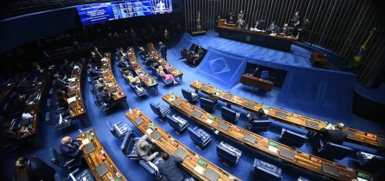 Senado discute novo Código Eleitoral e PEC para fim da reeleição