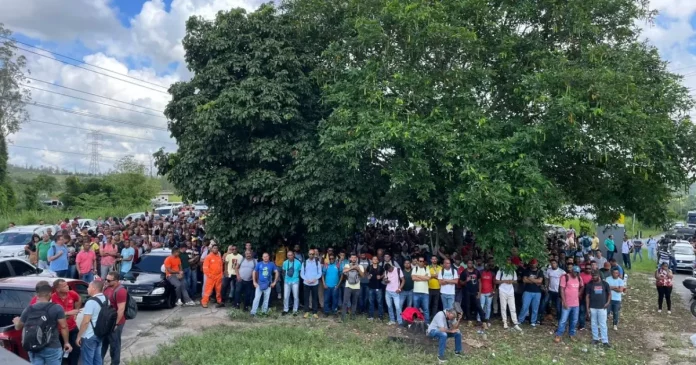 Funcionários protestam na Refinaria de Mataripe