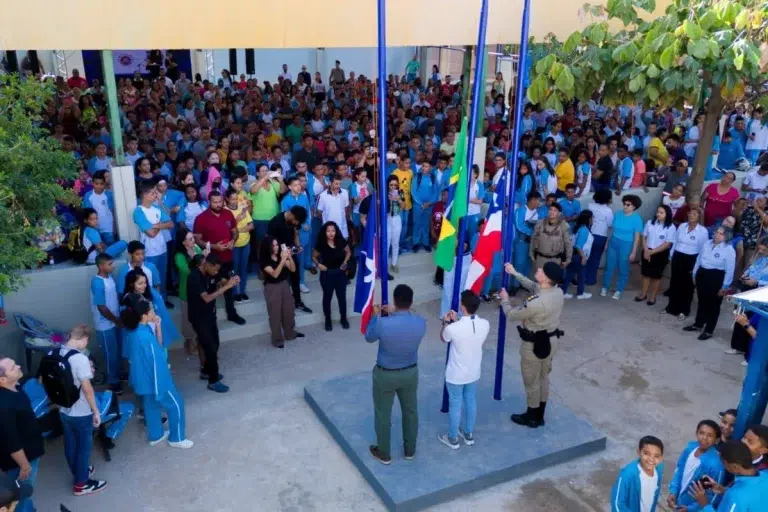 Luís Eduardo Magalhães inaugura primeira escola cívico-militar em parceria com PM-BA