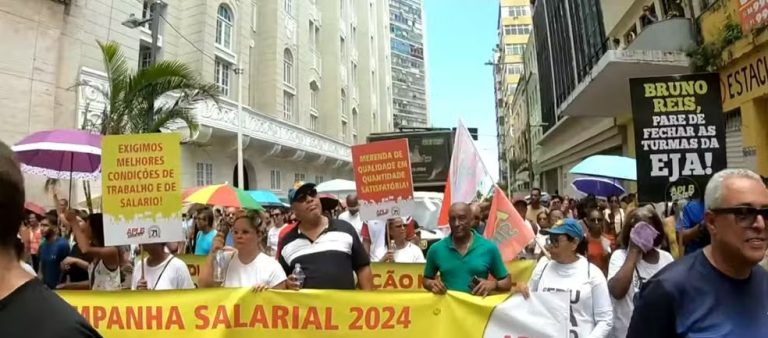 Protesto por reajuste salarial