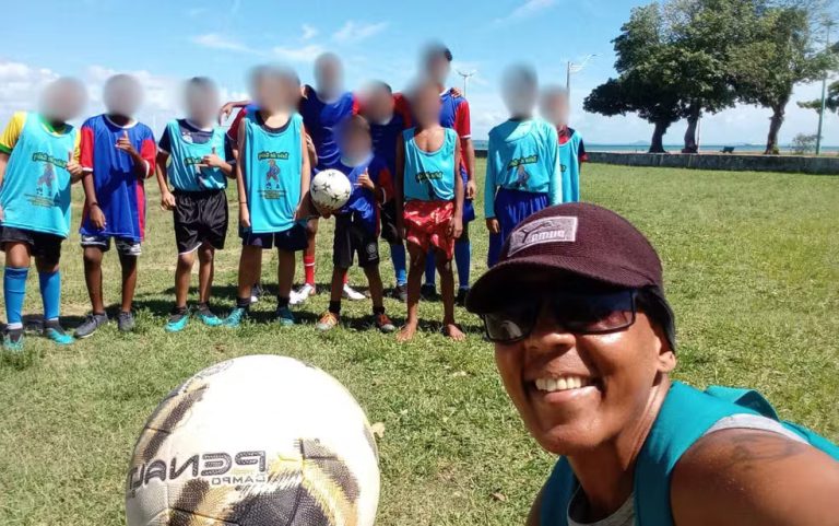 Mulher morta em Salvador era agente de limpeza e treinadora de futebol infantil