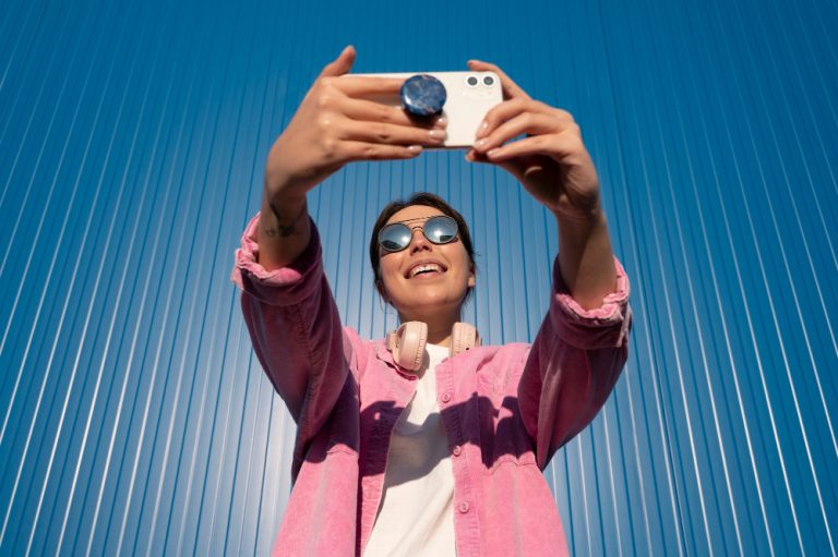 Influenciadores Digitais deixam as Redes Sociais em busca de estabilidade no Mundo Corporativo