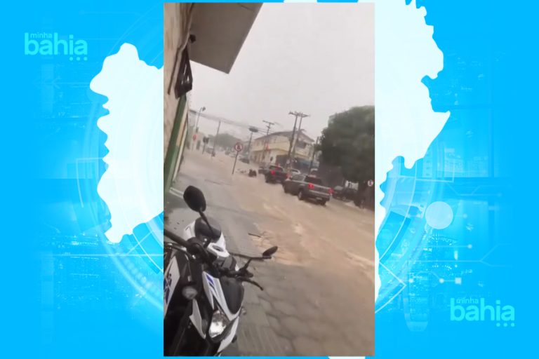 Motociclista é arrastado pela enxurrada