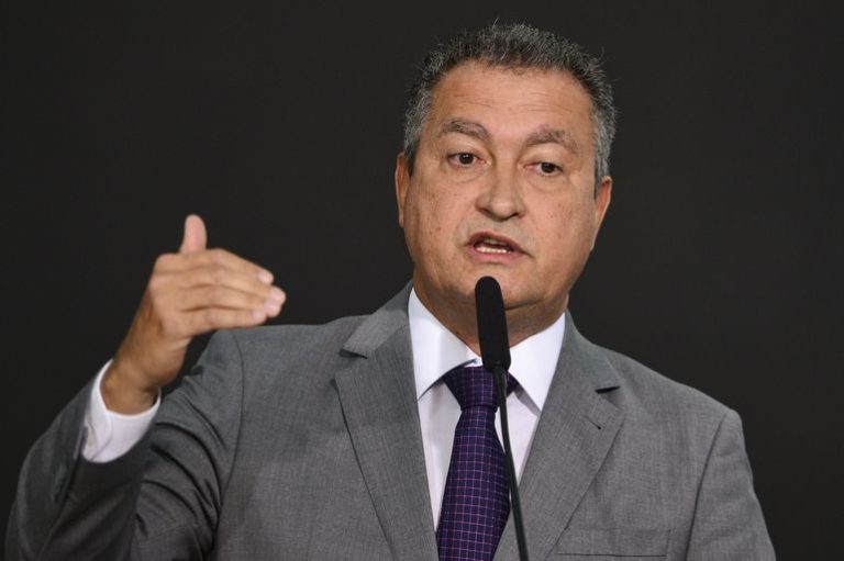 Projeto de lei gera tensão entre Rui Costa e ministro Alexandre Silveira