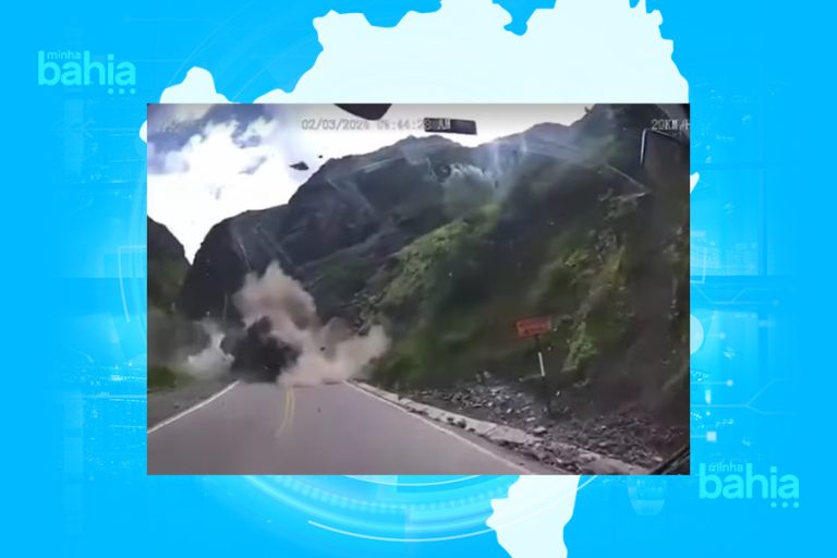 Pedras gigantes esmagam caminhões em estrada no Peru sem deixar feridos