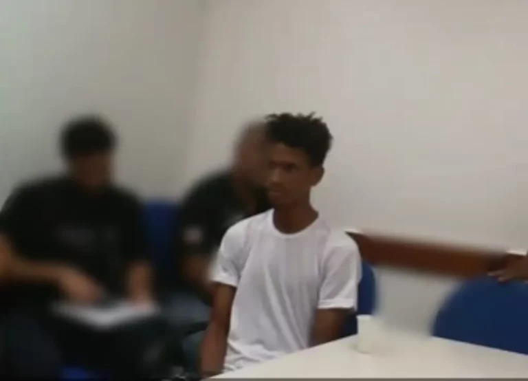 homem mata e decepa a mão da própria mãe