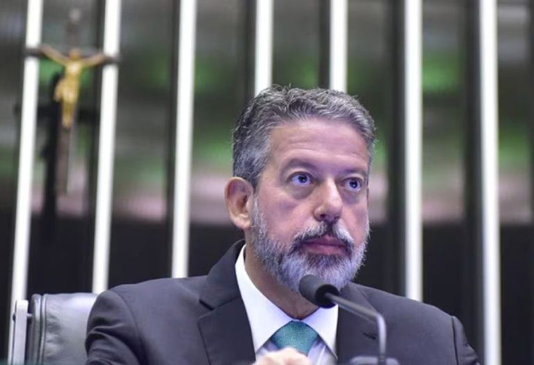 Acordo entre Arthur Lira e planos de saúde sobre rescisões é questionado por advogados