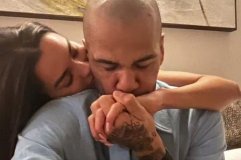 Joana Sanz mostra apoio a Daniel Alves com foto simbólica nas redes sociais