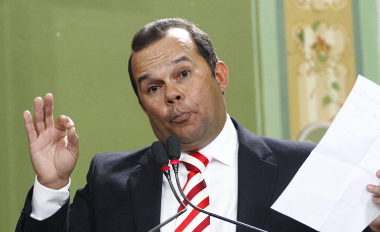 Geraldo Júnior critica gestão de Bruno Reis em resposta aos impactos das chuvas em Salvador