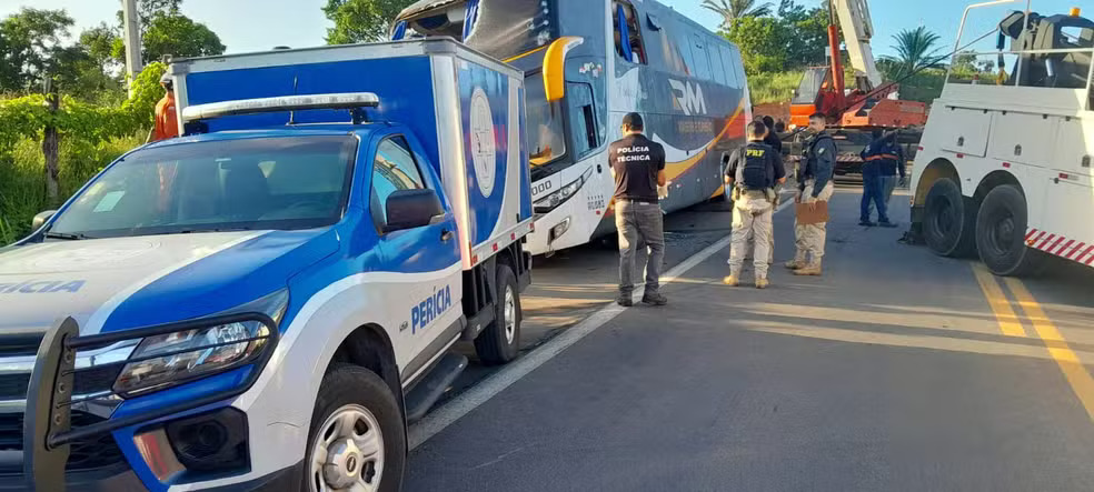 Tragédia na BR-101: Acidente com ônibus de turismo deixa nove mortos e 23 feridos na Bahia 2 acidente ônibus,tragédia br,bahia