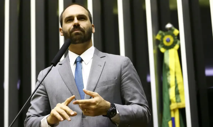 Eduardo Bolsonaro falha na moção de repúdio contra Lula
