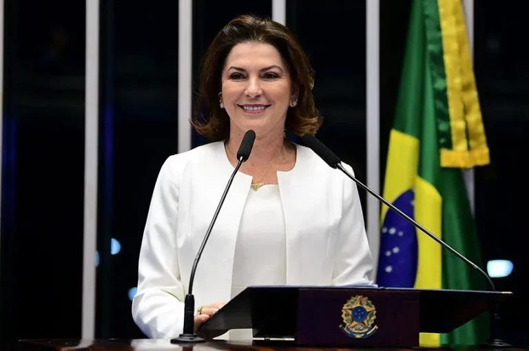 Rosana Martinelli, investigada por Ato de 8/1, assume como senadora e defende anistia