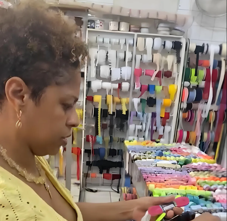 Oficina gratuita ensina a confeccionar adereços do samba junino em Salvador