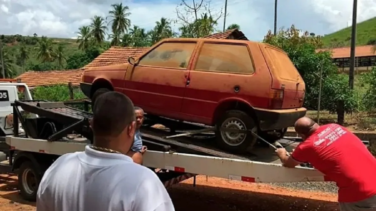 Fiat Uno guardado por 30 anos é vendido por R$ 100 mil
