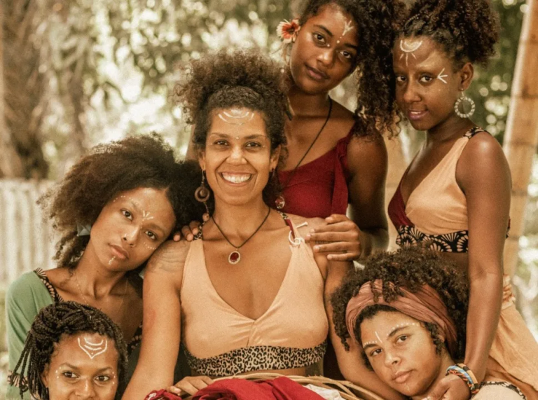 Escola Àbámodá abre inscrições para cursos de moda afro-indígena na Bahia