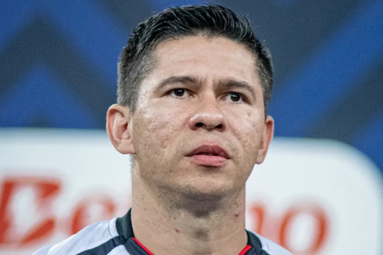 Osvaldo critica atuação do Vitória após derrota para o Fortaleza