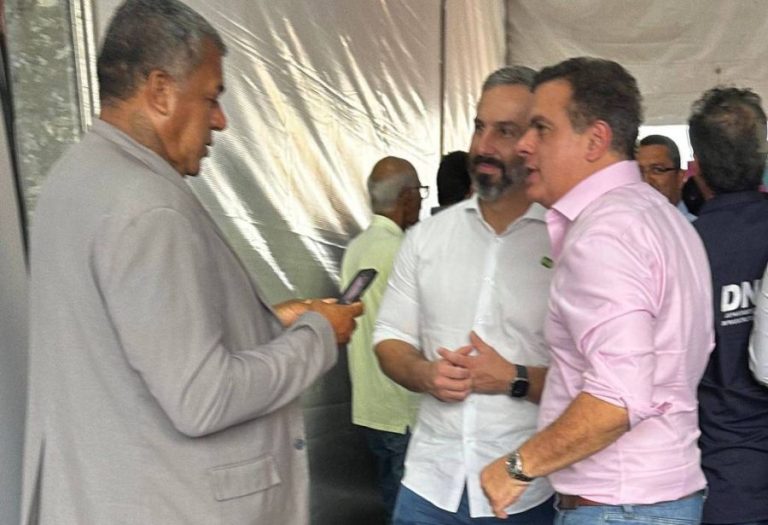 Deputado do PL da Bahia comparece a ato de Lula em Feira de Santana