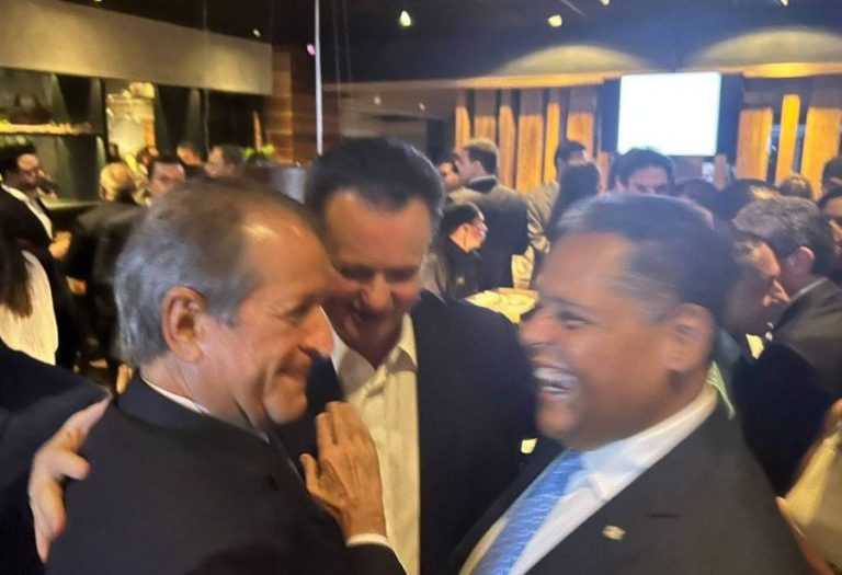 Festa de Antonio Brito Reúne Valdemar Costa Neto e Ministros de Lula para Impulsionar Candidatura à Sucessão de Lira