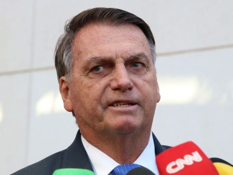 Bolsonaro critica pedidos de impeachment de Moraes e pede “alternativa” entre ministros
