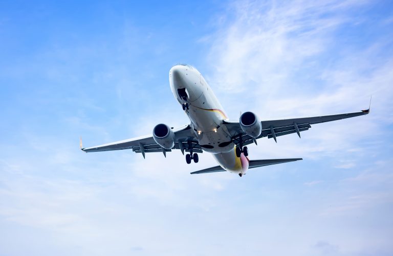Programa Voa Brasil oferece passagens aéreas a R$ 200 para aposentados do INSS