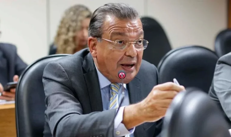 Ex-deputado Targino Machado apoia adversário do próprio filho na disputa pela prefeitura de São Gonçalo dos Campos