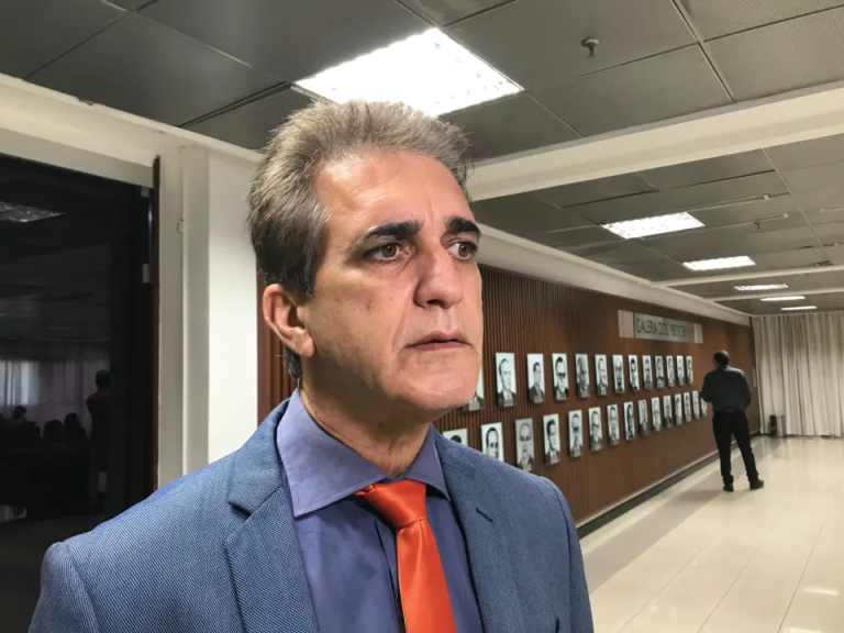 Robinson Almeida assume presidência da CCJ da ALBA