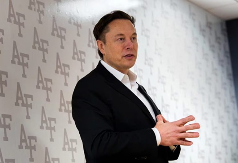 Starlink desafia decisão de Moraes e promete serviços gratuitos a clientes no Brasil