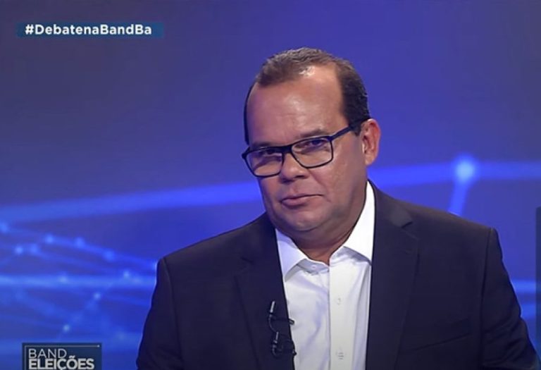 Geraldo Júnior confunde temas e ataca Bruno Reis e ACM Neto durante debate na Band