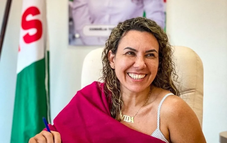 Cordélia Torres, prefeita de Eunápolis, desiste de reeleição e culpa gestões anteriores