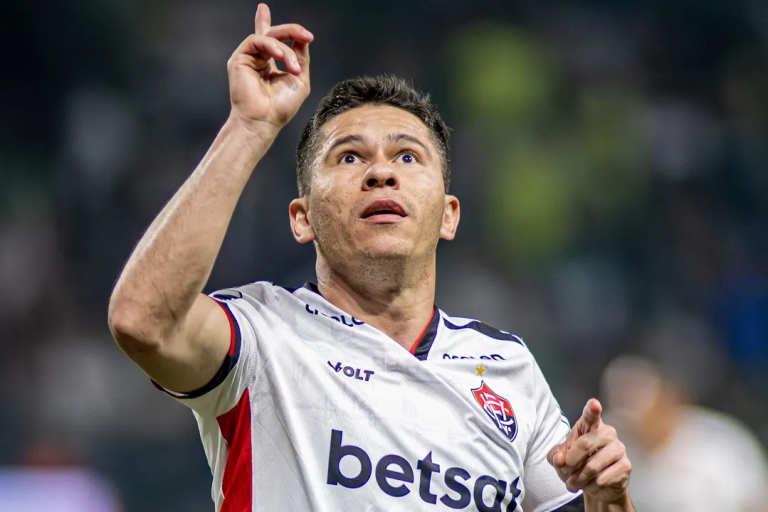 Aos 37 anos, Osvaldo renova com o Vitória e segue recuperação de tromboembolismo pulmonar