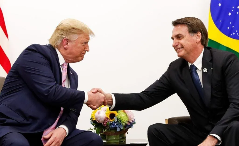Bolsonaro celebra vitória de Trump: “Verdadeiro guerreiro retorna”
