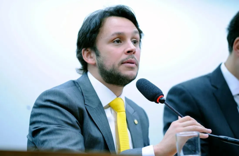 Câmara aprova requerimento para debater PEC da jornada 6×1