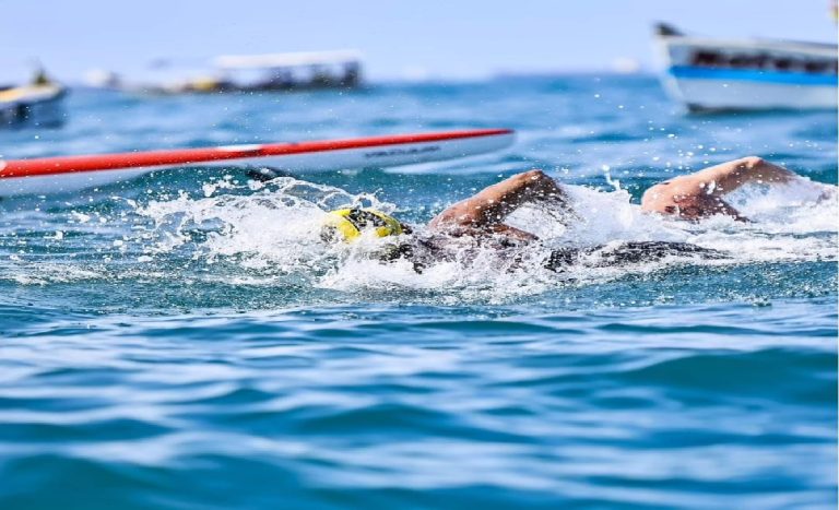 54ª Travessia Mar Grande-Salvador reúne nadadores em desafio épico