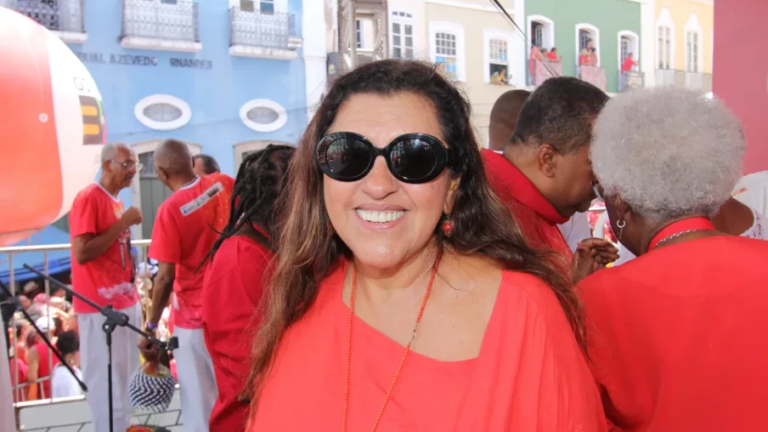 Devotos agradecem milagres a Santa Bárbara em festa tradicional no Pelourinho