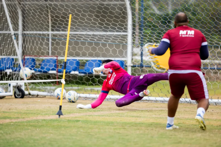 Gabriel Souza discute propostas internacionais após contrato com o Bahia