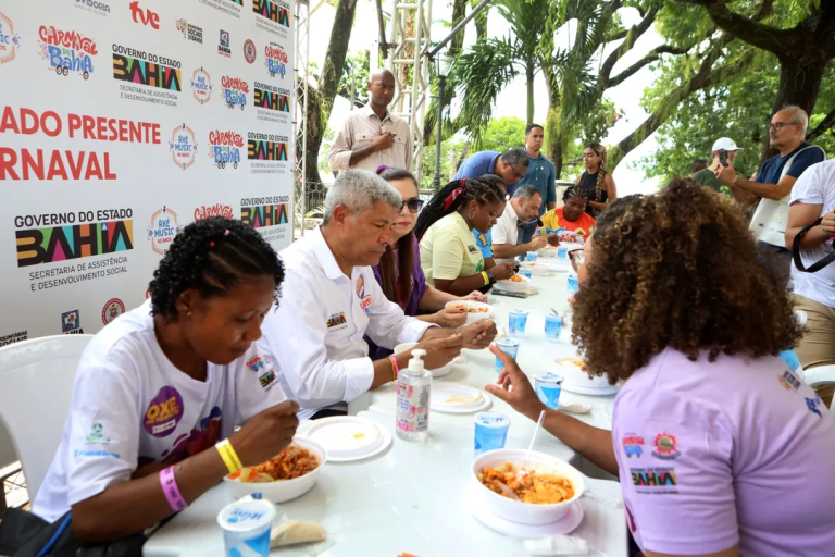 Jerônimo destaca obrigação de cuidar de catadoras durante Carnaval 2025 na Bahia