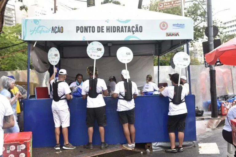 Embasa instala ilhas de hidratação gratuita nos circuitos do carnaval de Salvador