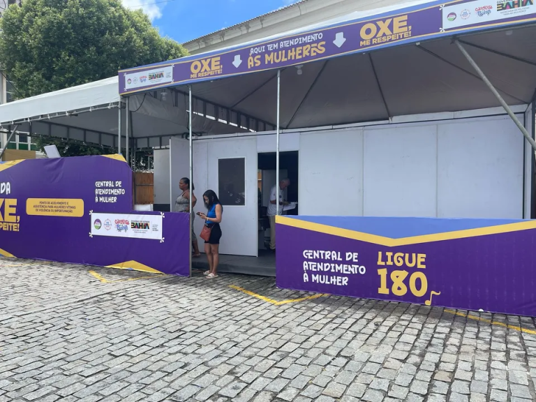 Tendas “Oxe, me respeite!” oferecem acolhimento a mulheres vítimas de violência no Carnaval de Salvador