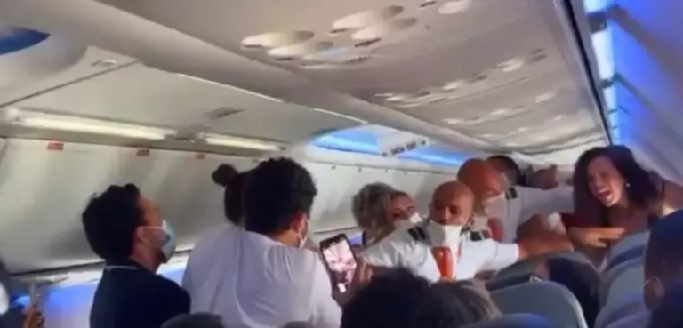 Gol é condenada a indenizar passageiras agredidas em voo de Salvador para SP