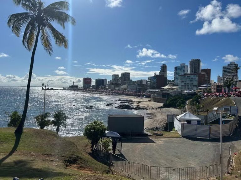 Duas pessoas morrem afogadas no fim de semana em praias de Salvador